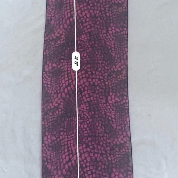 Elegant Pink and Black Chiffon Scarf - Picture 3 of 9